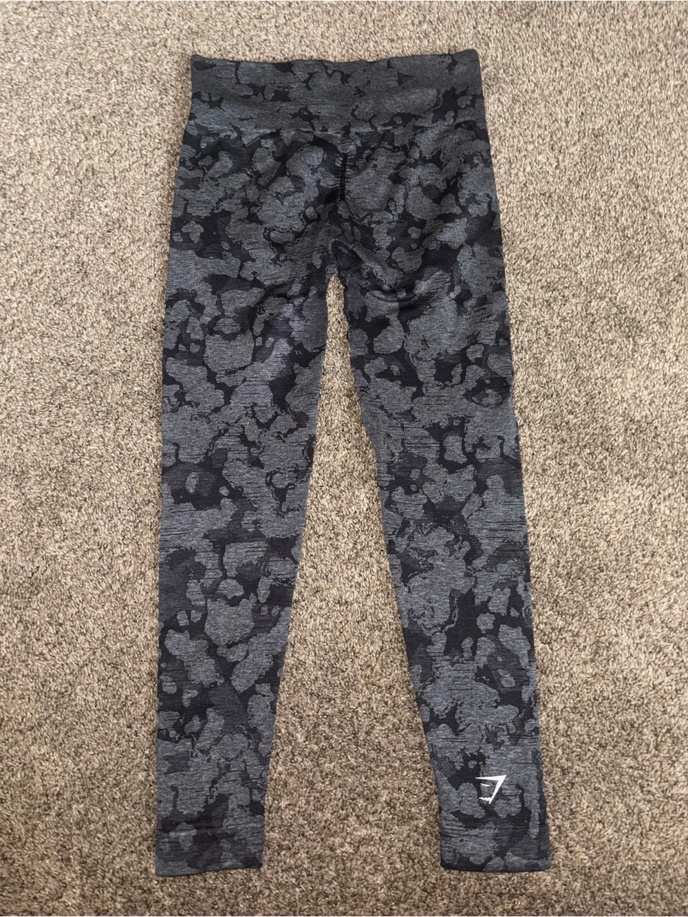 Gymshark Adapt Gray and Black Camo Cropped Leggings - Picture 5 of 8